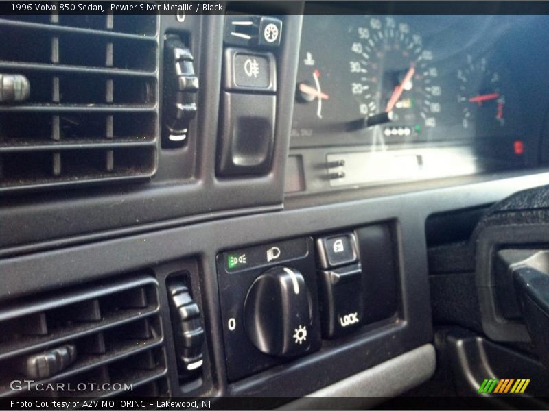 Controls of 1996 850 Sedan