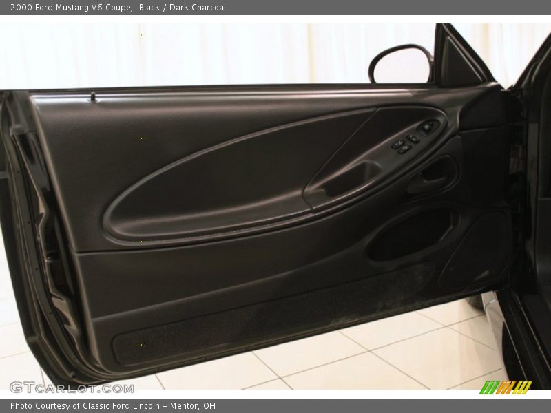 Black / Dark Charcoal 2000 Ford Mustang V6 Coupe