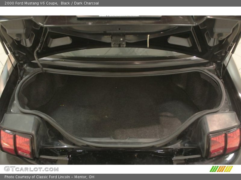 Black / Dark Charcoal 2000 Ford Mustang V6 Coupe