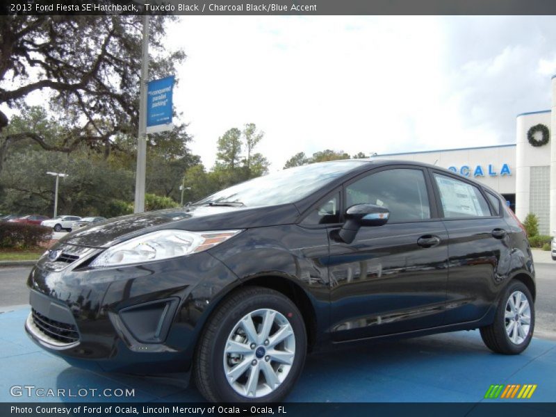 Tuxedo Black / Charcoal Black/Blue Accent 2013 Ford Fiesta SE Hatchback