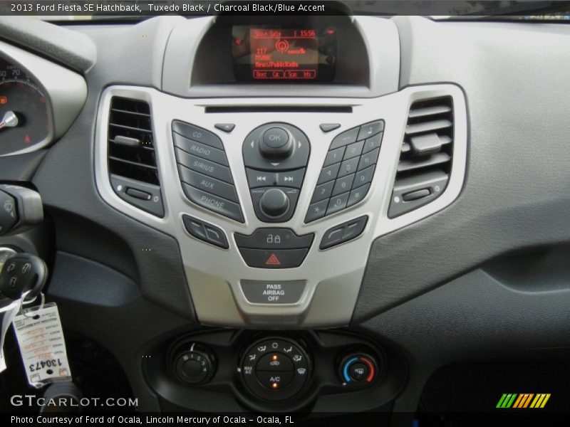 Tuxedo Black / Charcoal Black/Blue Accent 2013 Ford Fiesta SE Hatchback