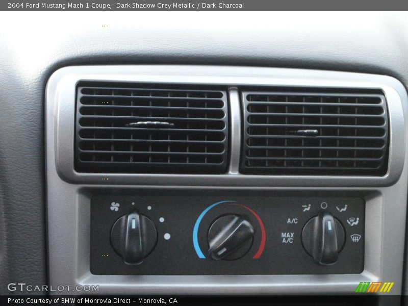 Controls of 2004 Mustang Mach 1 Coupe