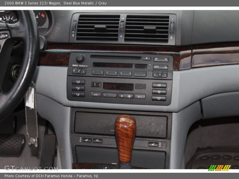 Controls of 2000 3 Series 323i Wagon