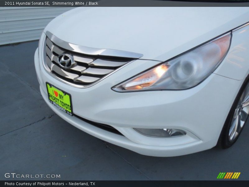 Shimmering White / Black 2011 Hyundai Sonata SE