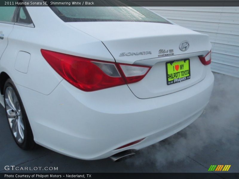 Shimmering White / Black 2011 Hyundai Sonata SE