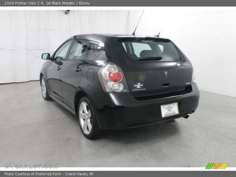 Jet Black Metallic / Ebony 2009 Pontiac Vibe 2.4