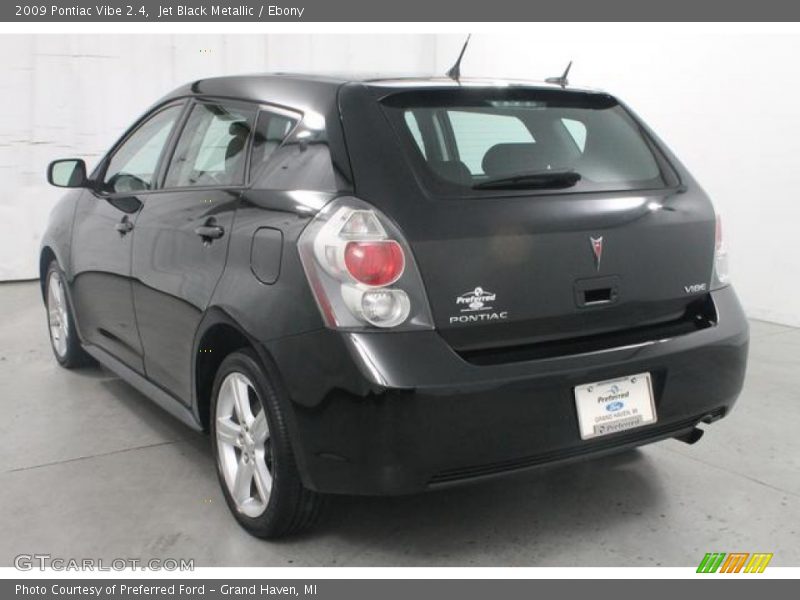 Jet Black Metallic / Ebony 2009 Pontiac Vibe 2.4