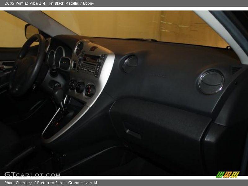 Jet Black Metallic / Ebony 2009 Pontiac Vibe 2.4