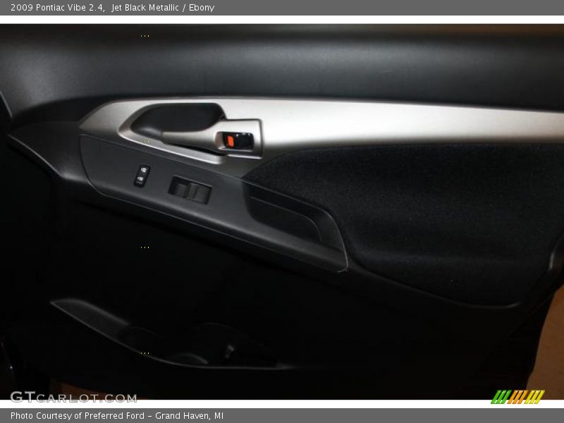 Jet Black Metallic / Ebony 2009 Pontiac Vibe 2.4