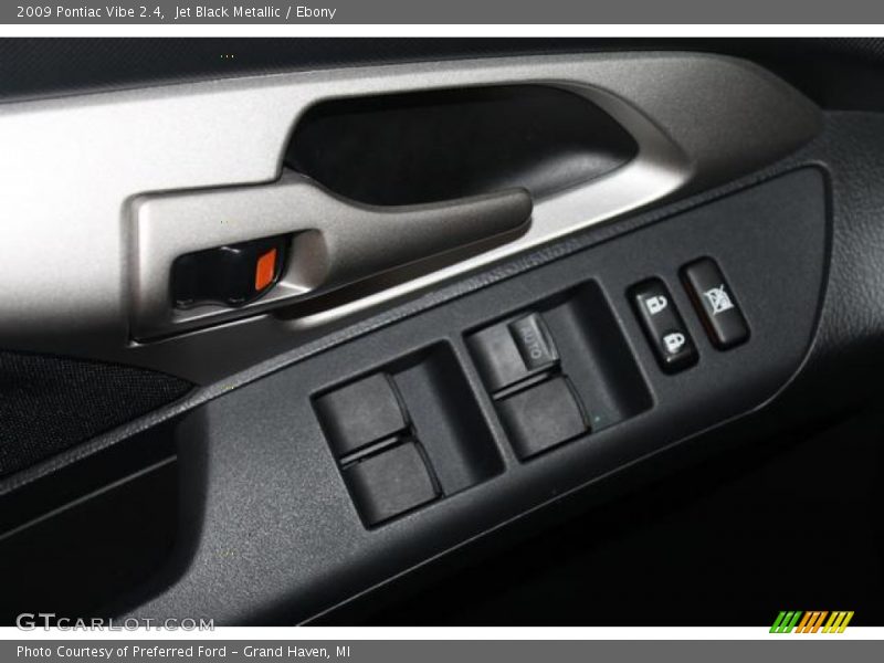 Jet Black Metallic / Ebony 2009 Pontiac Vibe 2.4