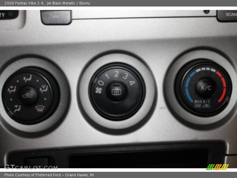 Jet Black Metallic / Ebony 2009 Pontiac Vibe 2.4