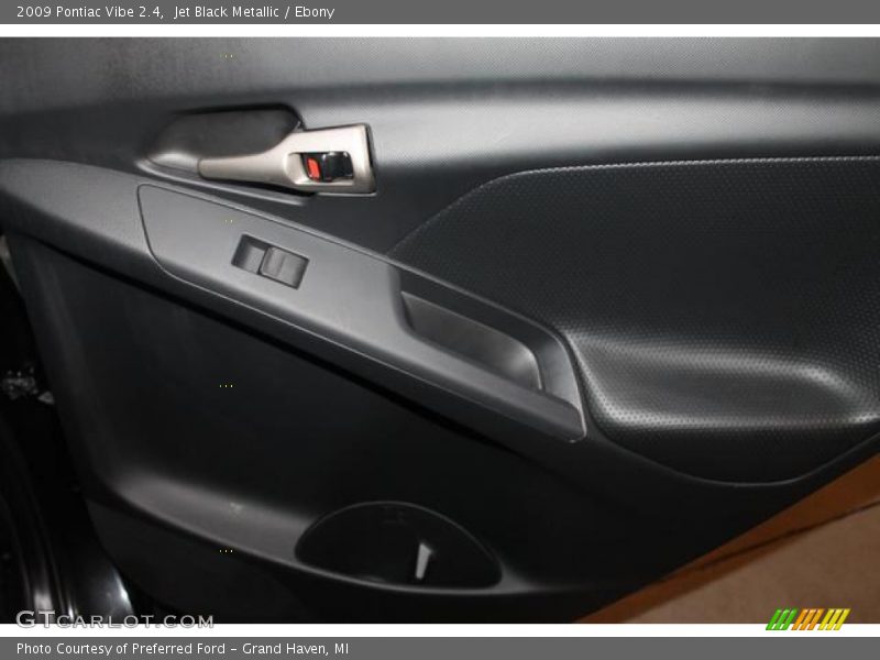 Jet Black Metallic / Ebony 2009 Pontiac Vibe 2.4