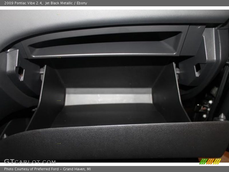 Jet Black Metallic / Ebony 2009 Pontiac Vibe 2.4