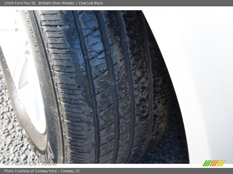 Brilliant Silver Metallic / Charcoal Black 2009 Ford Flex SE