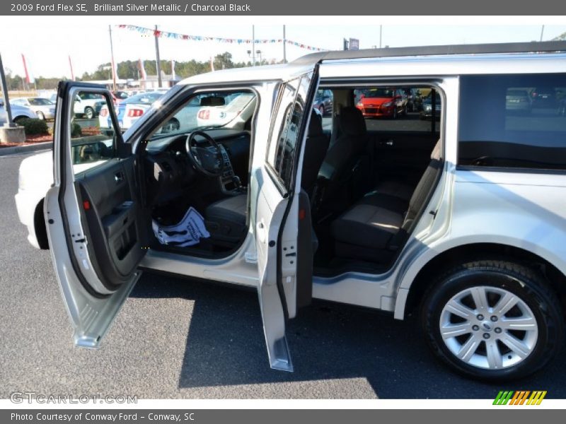 Brilliant Silver Metallic / Charcoal Black 2009 Ford Flex SE