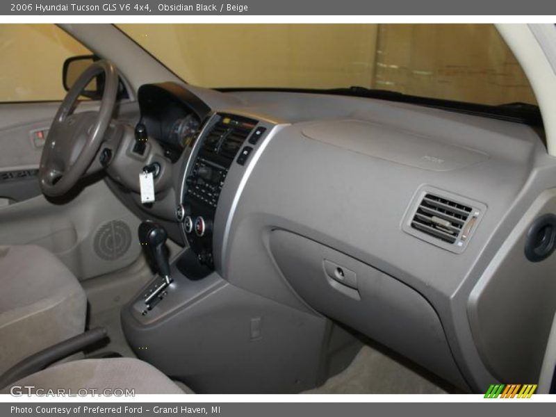 Obsidian Black / Beige 2006 Hyundai Tucson GLS V6 4x4