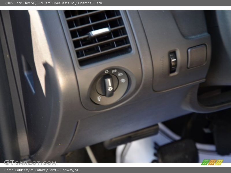 Brilliant Silver Metallic / Charcoal Black 2009 Ford Flex SE