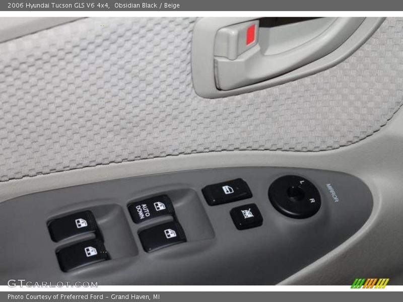 Obsidian Black / Beige 2006 Hyundai Tucson GLS V6 4x4
