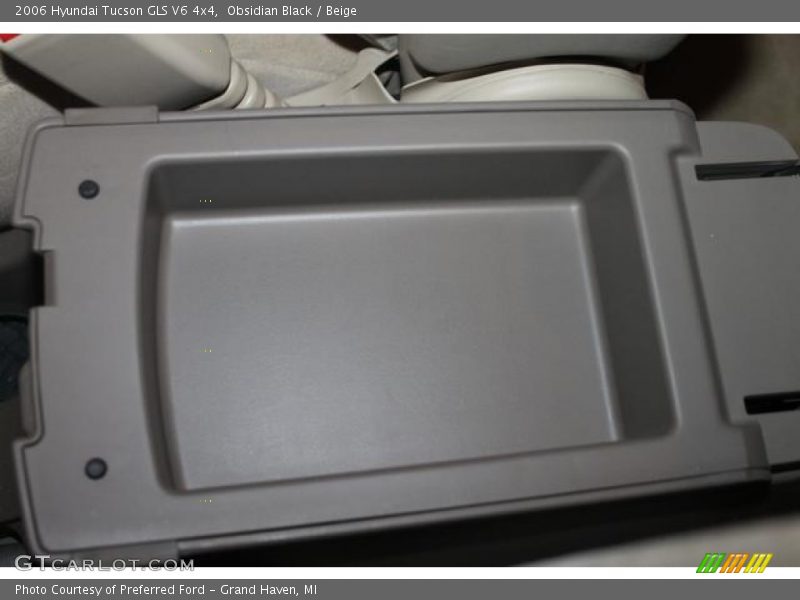 Obsidian Black / Beige 2006 Hyundai Tucson GLS V6 4x4
