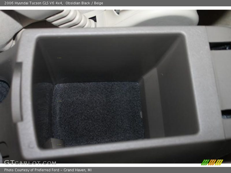 Obsidian Black / Beige 2006 Hyundai Tucson GLS V6 4x4