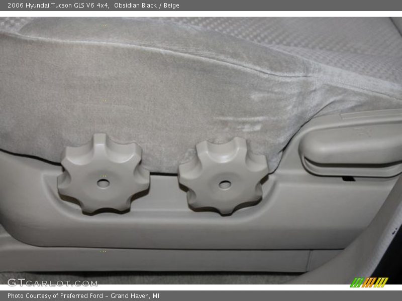 Obsidian Black / Beige 2006 Hyundai Tucson GLS V6 4x4