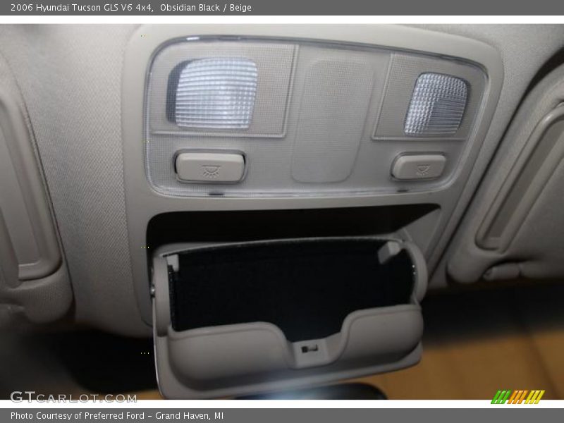 Obsidian Black / Beige 2006 Hyundai Tucson GLS V6 4x4