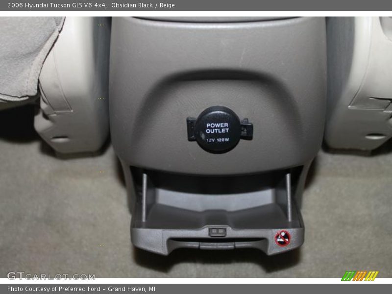 Obsidian Black / Beige 2006 Hyundai Tucson GLS V6 4x4