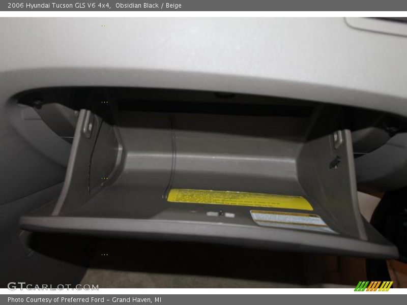 Obsidian Black / Beige 2006 Hyundai Tucson GLS V6 4x4