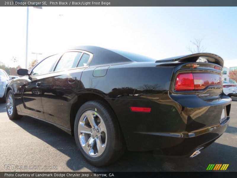 Pitch Black / Black/Light Frost Beige 2013 Dodge Charger SE