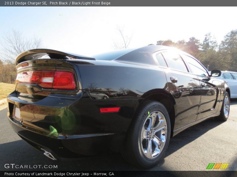 Pitch Black / Black/Light Frost Beige 2013 Dodge Charger SE
