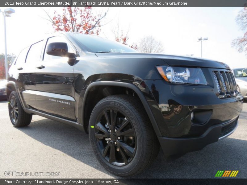 Front 3/4 View of 2013 Grand Cherokee Altitude