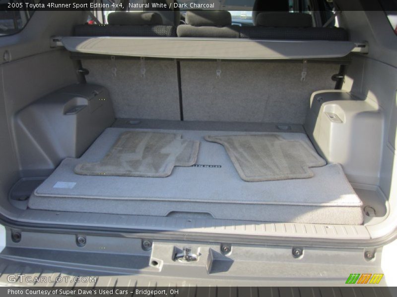 Natural White / Dark Charcoal 2005 Toyota 4Runner Sport Edition 4x4