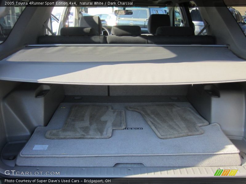 Natural White / Dark Charcoal 2005 Toyota 4Runner Sport Edition 4x4