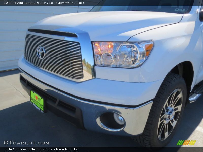 Super White / Black 2013 Toyota Tundra Double Cab