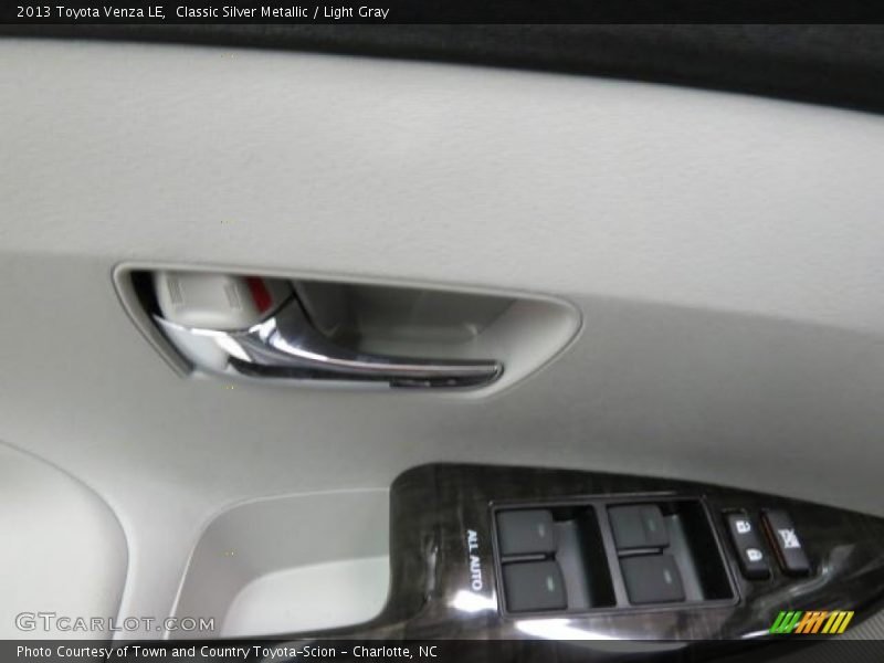 Classic Silver Metallic / Light Gray 2013 Toyota Venza LE