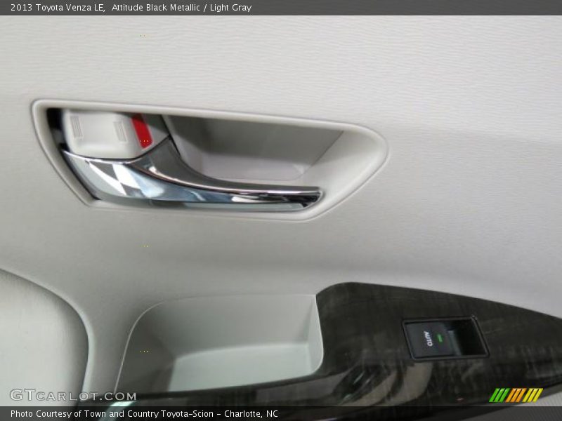 Attitude Black Metallic / Light Gray 2013 Toyota Venza LE