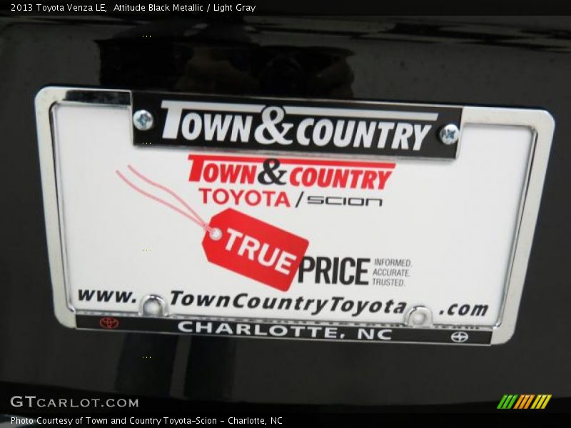 Attitude Black Metallic / Light Gray 2013 Toyota Venza LE