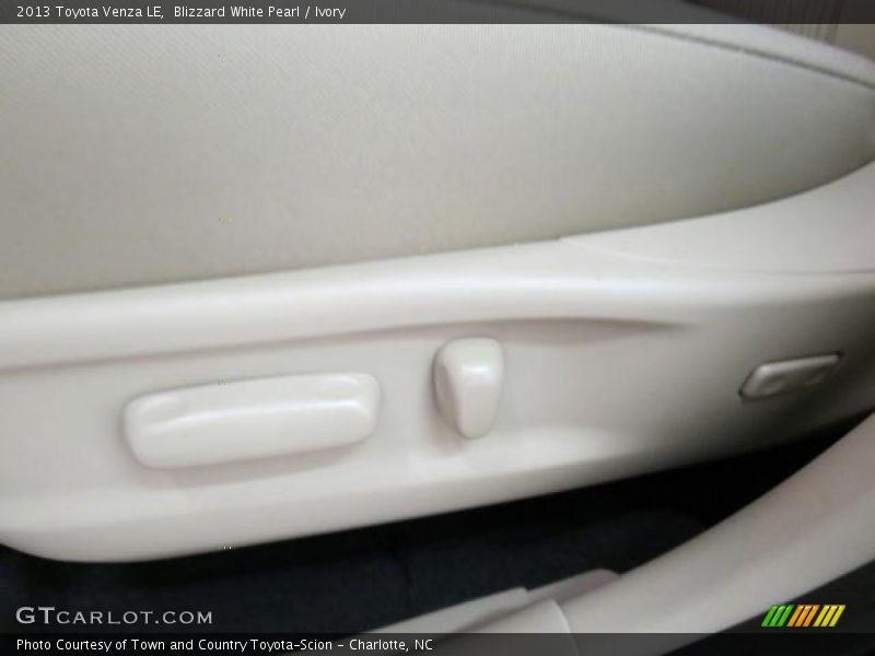 Blizzard White Pearl / Ivory 2013 Toyota Venza LE
