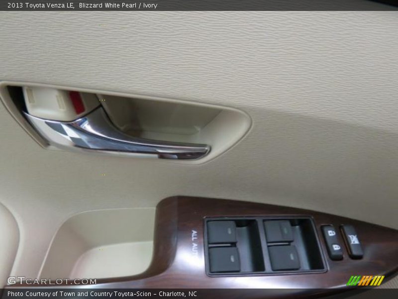 Blizzard White Pearl / Ivory 2013 Toyota Venza LE