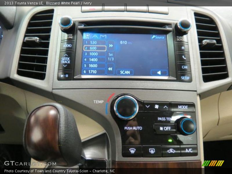 Blizzard White Pearl / Ivory 2013 Toyota Venza LE