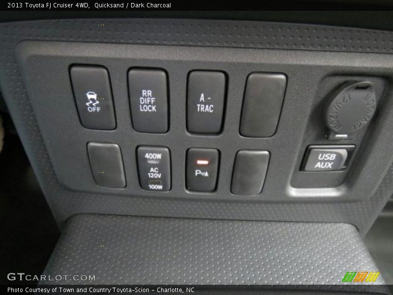 Controls of 2013 FJ Cruiser 4WD
