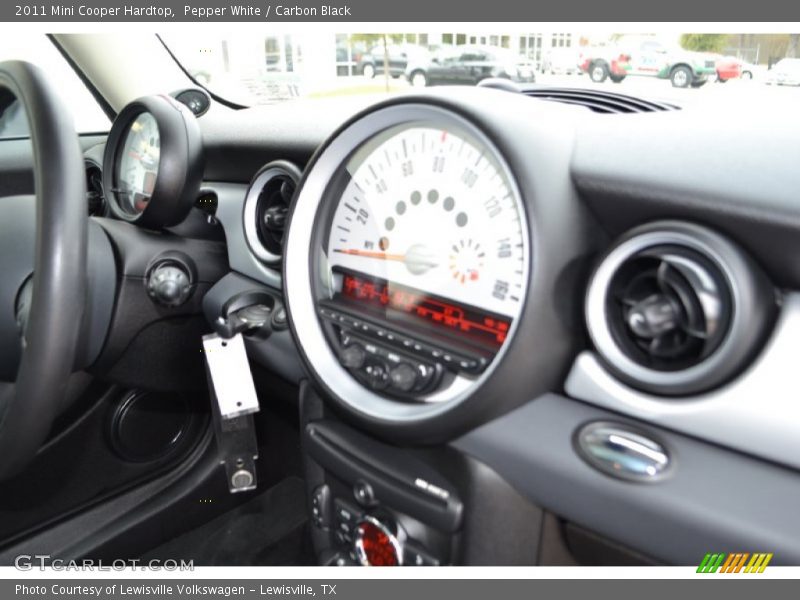 Pepper White / Carbon Black 2011 Mini Cooper Hardtop
