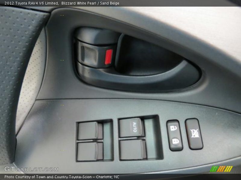 Controls of 2012 RAV4 V6 Limited