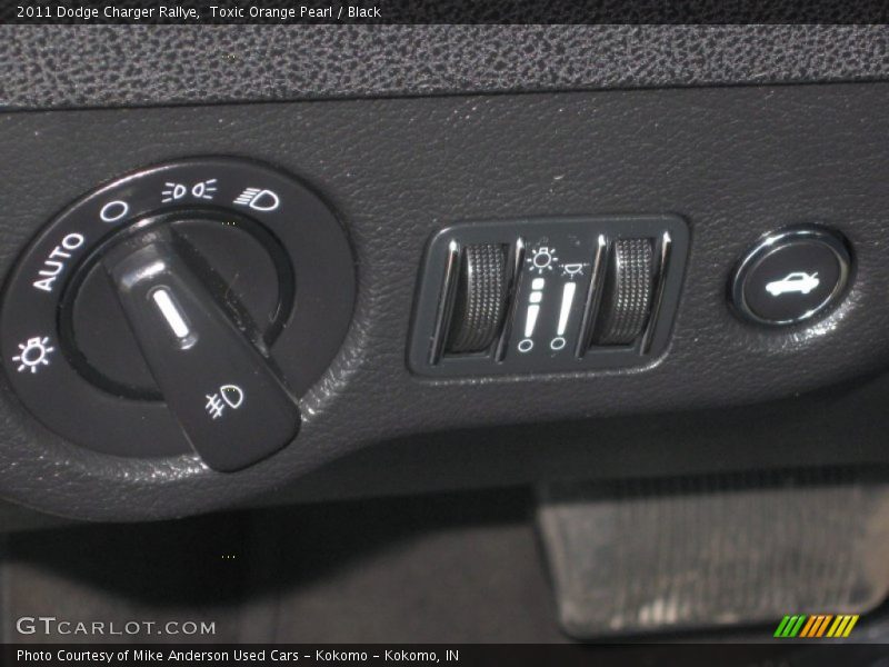 Toxic Orange Pearl / Black 2011 Dodge Charger Rallye