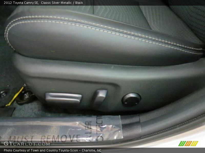 Classic Silver Metallic / Black 2012 Toyota Camry SE