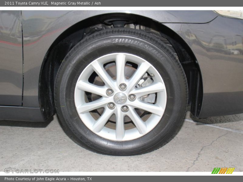 Magnetic Gray Metallic / Ash 2011 Toyota Camry XLE