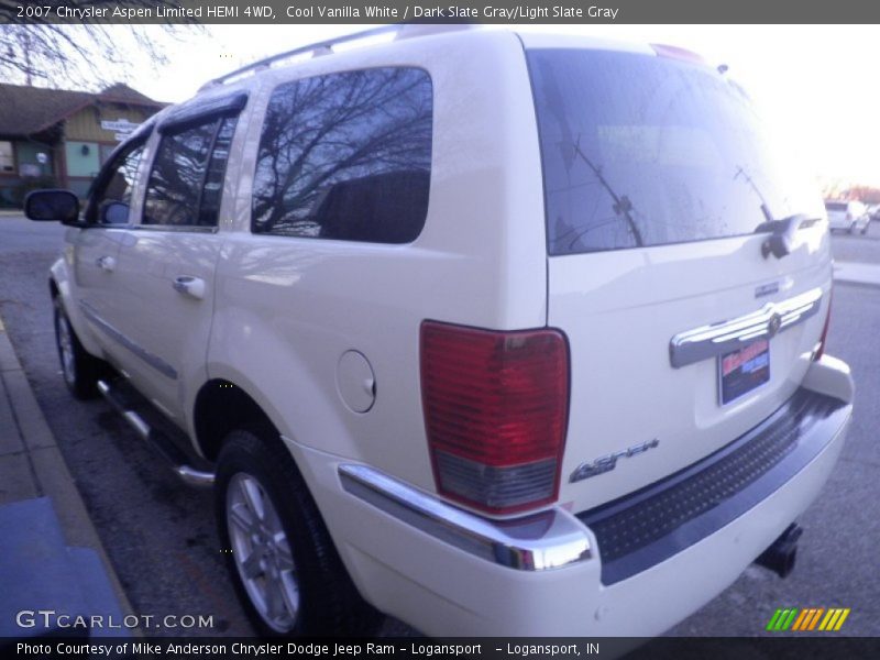 Cool Vanilla White / Dark Slate Gray/Light Slate Gray 2007 Chrysler Aspen Limited HEMI 4WD
