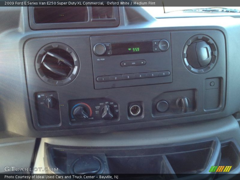 Oxford White / Medium Flint 2009 Ford E Series Van E250 Super Duty XL Commercial