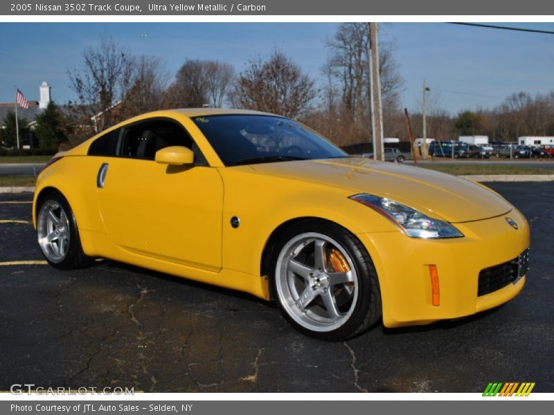 Front 3/4 View of 2005 350Z Track Coupe