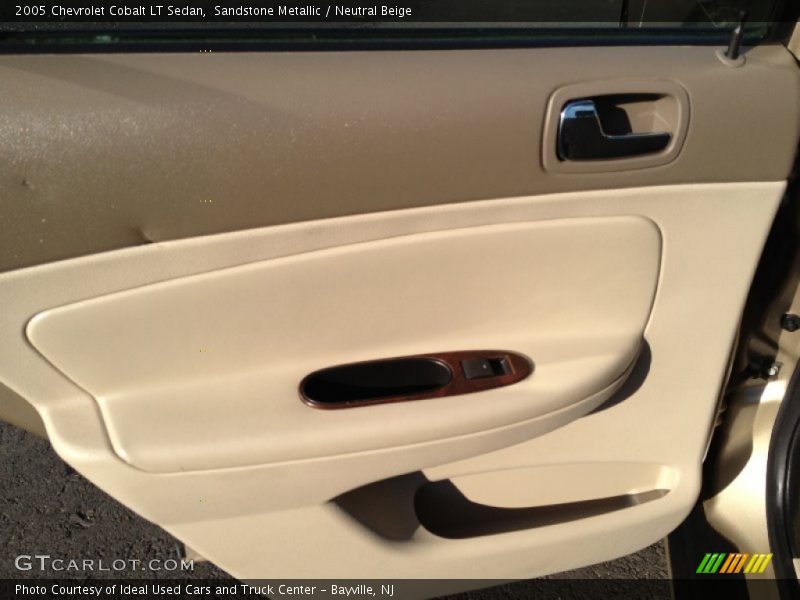 Sandstone Metallic / Neutral Beige 2005 Chevrolet Cobalt LT Sedan